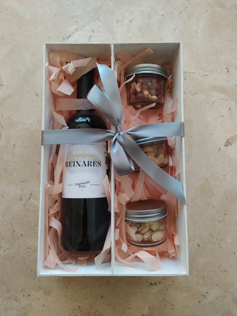 Caja vino tinto c/nueces