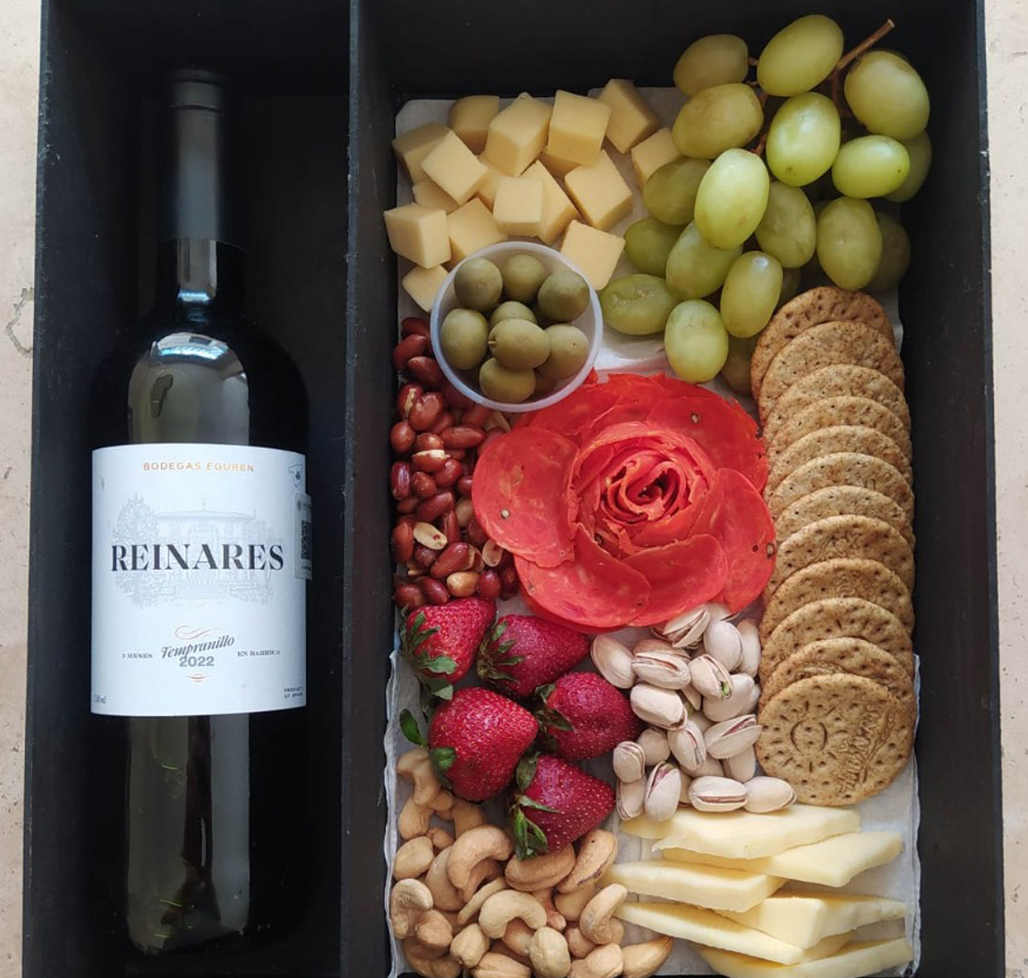Caja vino tinto c/tabla quesos